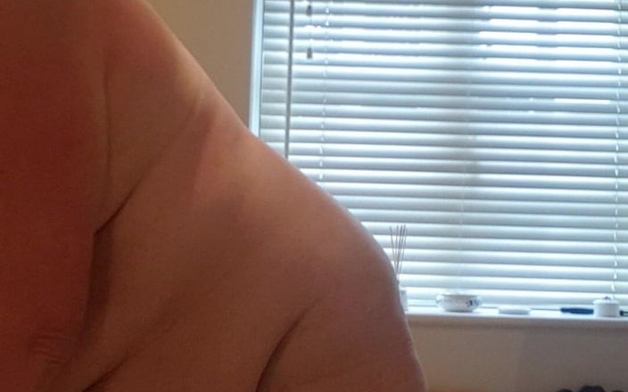 Uk Joolz: 试穿那些大透视内裤
