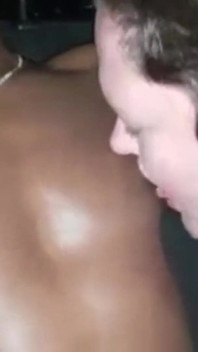 YoungEnglishBBW chupando bbc nata4sex mamilos