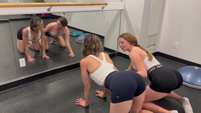 Nadia Foxx: Serenity Cox dan Nadia Foxx berseronok di Studio Yoga!