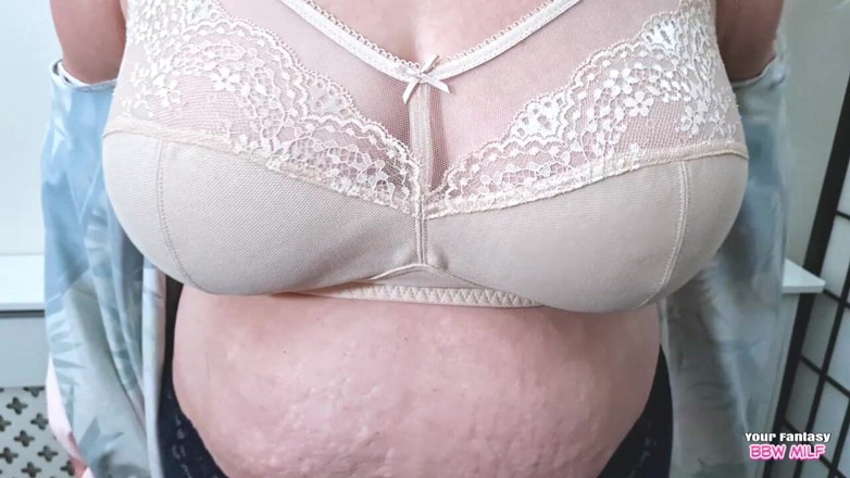 BBW_Wife: Țâțele mari ale mătușii în sutienul ei mare (soție matură sexy cu...