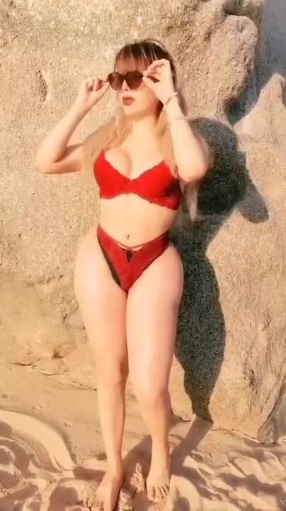 Barbietransxxxx: Tranny on vacation having sex on the beach