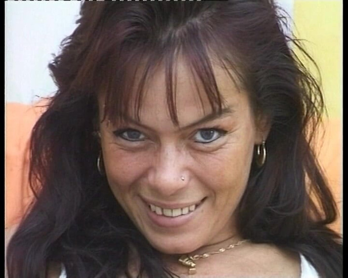 YOUR FIRST PORN: ナディーンお母さんが今日は両方の穴を開けてる