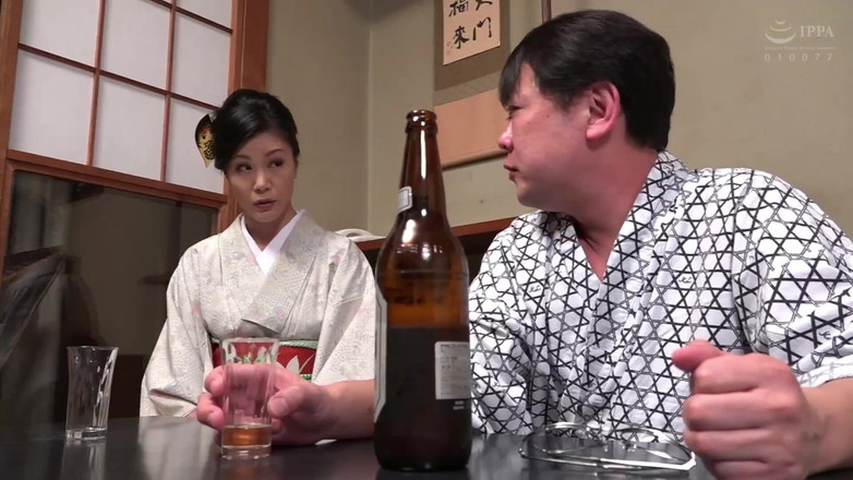 Raptor Inc: Premium Japan: 12 bellissime MIlf che indossano un abito culturale, affamate...