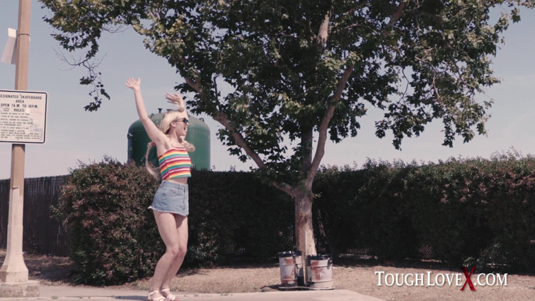 ToughLoveX: TOUGHLOVEX Third wheel with blonde spinner Lilly Bell