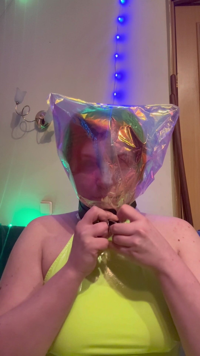 Elena917: Paisagismo, saco plástico, fita adesiva e grampo de nariz