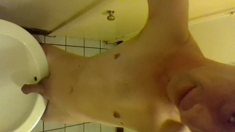 LilTaste: Precumming, wzdęcia i sikanie w zlewie