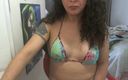 Nikki Montero: 裸体网络摄像头表演，撸管和手淫！