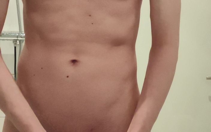 Wrigglesss: Rimbalzando il mio cazzo e mi masturbo fino a quando...