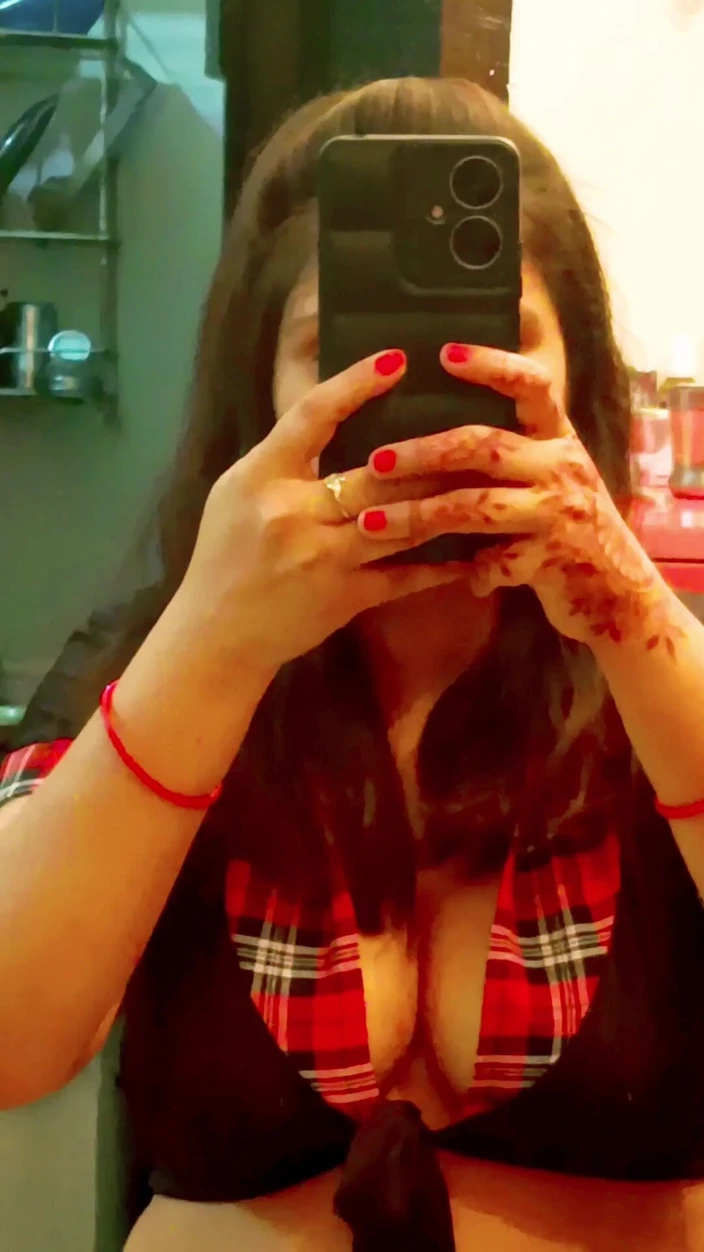 Ankita10000: How Do I Look