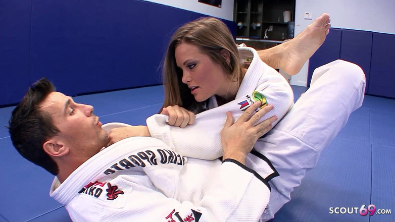 Full porn collection: Milf Megan ošukaná učitelem po tréninku v karate