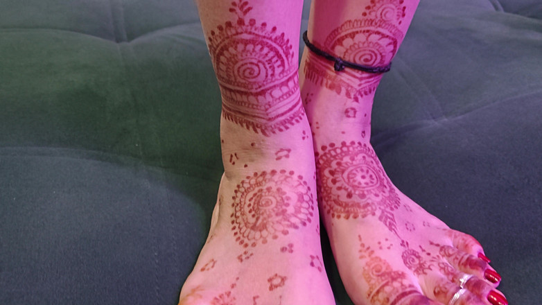 Sassysonia: Sonia Bhabhi onanerar tills hon cum på dildo