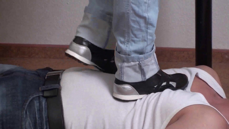 Femdom Austria: Young feet trample the slave