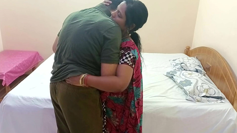 Popmini: Cute and Hot Neighbour Married Seema Bhabhi Very Horny Fuck