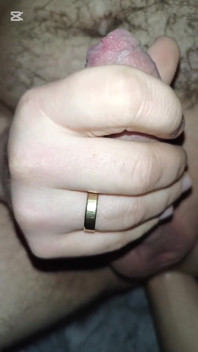Aku lagi asik fisting lubang pantat suamiku sampai fisting