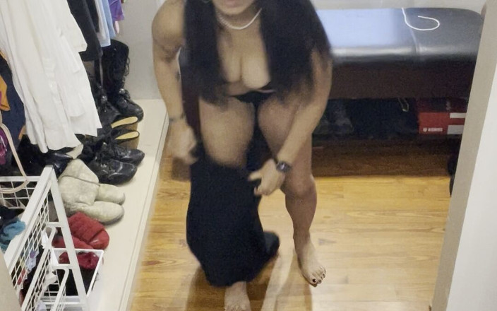 asiangoddess: Kamera szatni: mała sukienka