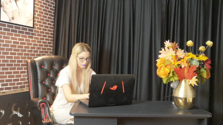 Erotic Tanya: The farting secretary