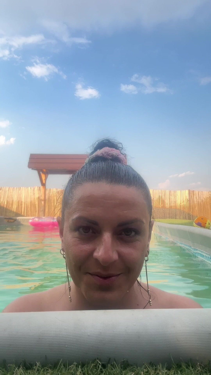 MilfyCalla: Stringi bikini basen złośliwiec - mokry taniec i zabawne wibracje