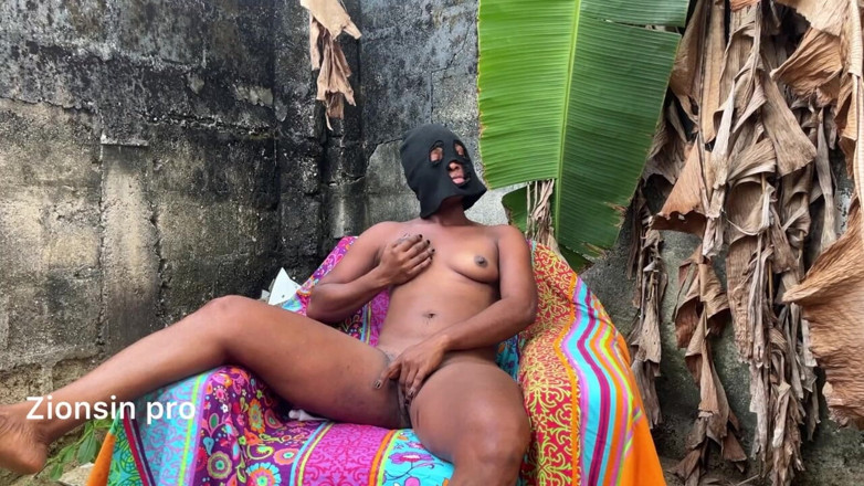 Zion: 暑い天候のアフリカの屋外で熱いセックス