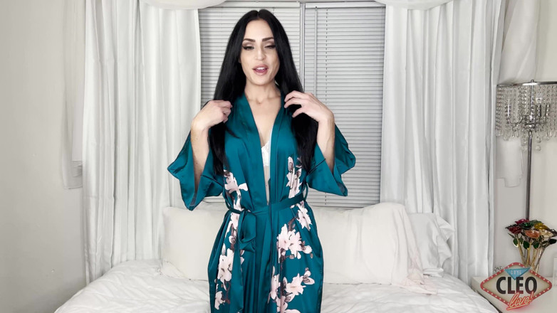 Cleo: Cleo Sexy Robe Striptease