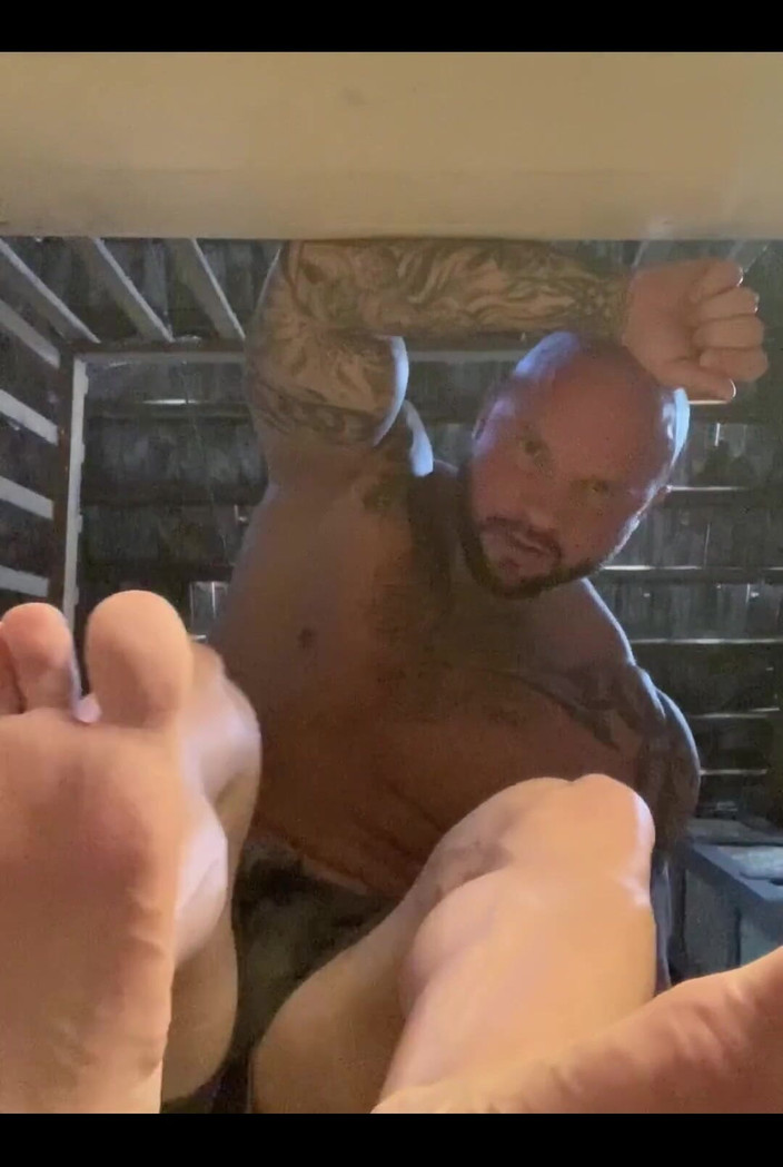 Jasons feet: 巨大な足