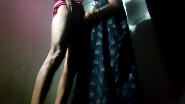 Guddi: Bini kawan desi berkongkek luar dalam malam dengan di luar...