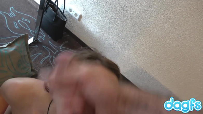 Dagfs: Ani Blackfox chevauche une grosse bite en POV