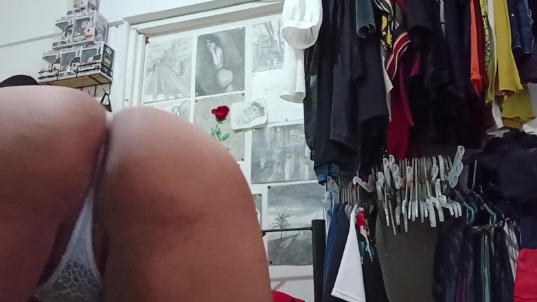 Karmicoxv: 我记录我的胖墨西哥妻子跳舞并穿着性感内衣展示她的屁股