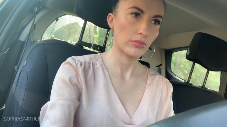SophiaSmithUK: No seatbelt