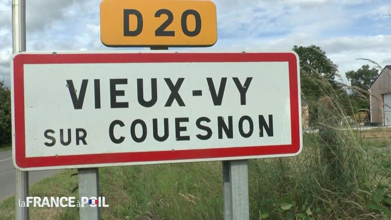 Rue Chaude: Slutty hitchhiker fucks for ride