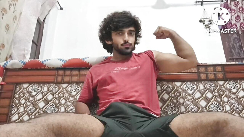 Desi__Panda: 露出大屁股的巴基斯坦可爱臀部想要印度鸡巴狠狠地操他