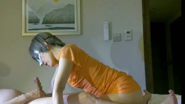 akeieroi: Adultery Couple Earwig Swallowing