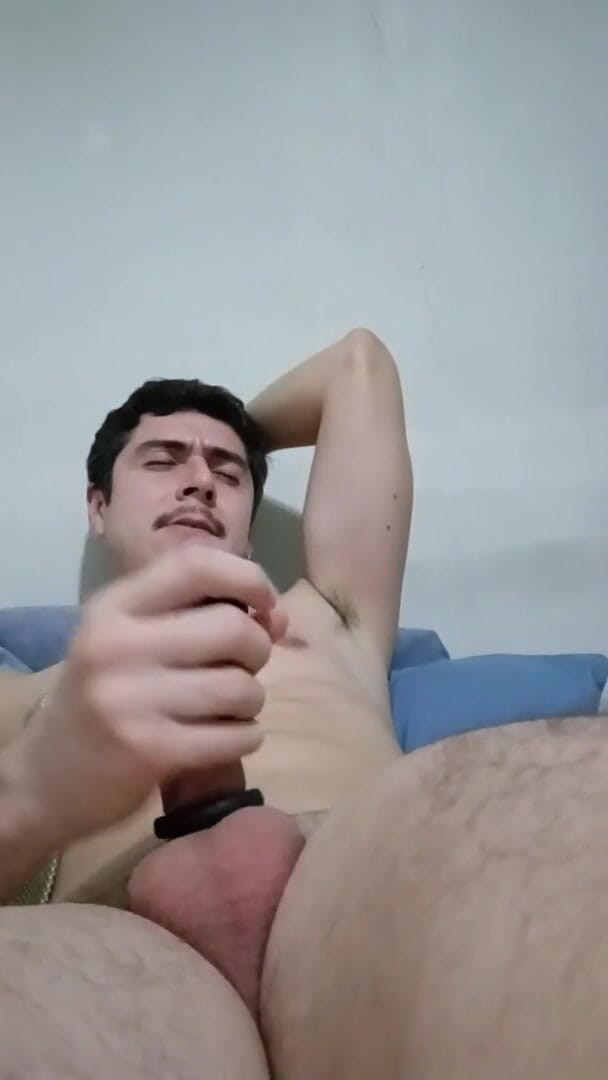Tabasco Jake: Pria sange ini lagi asik ngocok kontol besar, tunggu aksi...