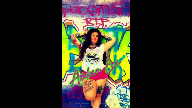 AmberLee: Di sini Kitty Kitty bermain cuum dengan saya