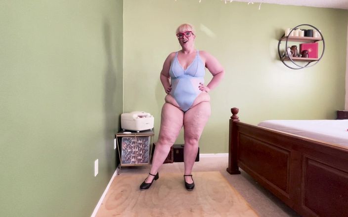 Alice Stone: Стриптиз: Праздновать женщин с фигуристой толстушкой раздевается и колышет ее толстым, пока вы не кончите