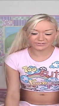 Watch Me Penetrate My Teen Pussy and Masturbate Live