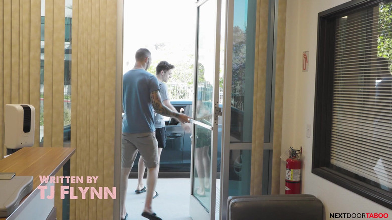 Next Door Studios: Nextdoorstudios Uvízlá s nevlastním otcem