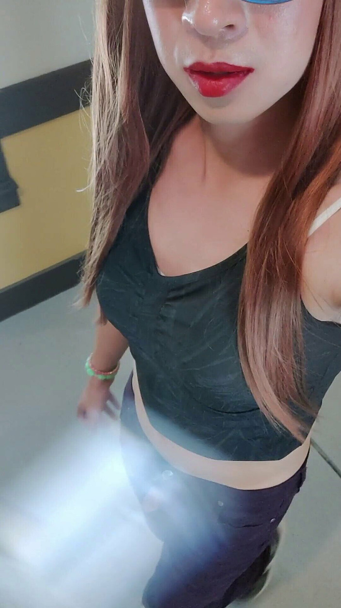 BestGirlBess: Maricas puta Bess anda fora de seu condomínio sem fundo...