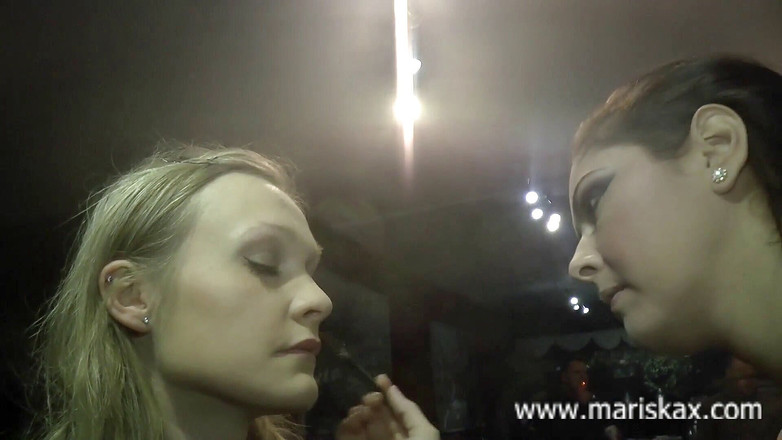 Mariska x: 和法国女郎candy的Chupa玩群交