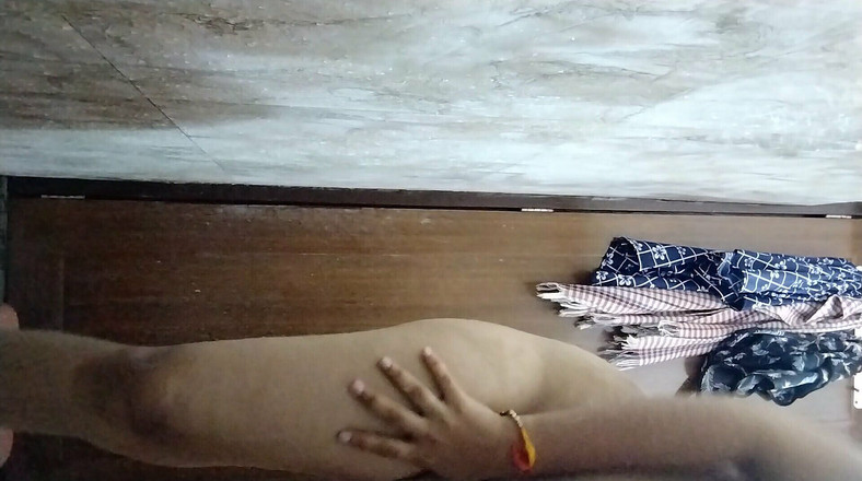 Riyathakur: Adik tiri India menjolok dubur di bilik air awek desi...