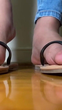 Flip Flop หยอกล้อแต่เพียงผู้เดียว