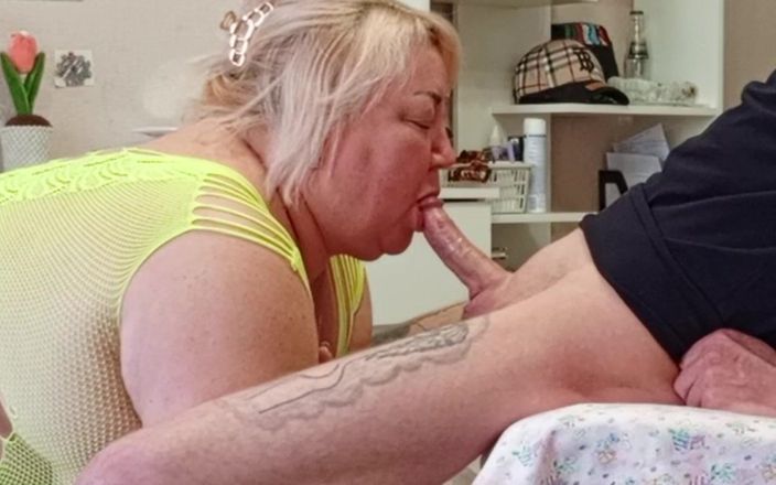 Zona901: A Friend Sucks off a Large Portion of Cum From...