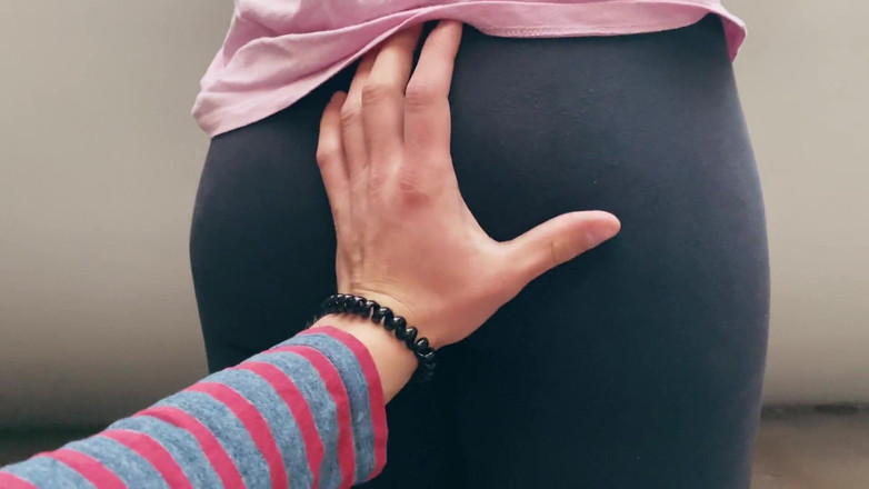 Addy Broke: 口の中で涙を流すまで犯される