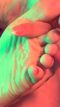 Toes Wiggling and Spreading for Your Pleasure