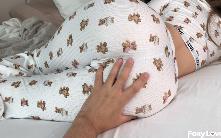 Foxy_Lovers: [pov] Cute Girlfriend in Pajamas - Fat Pussy Lips Grip My...