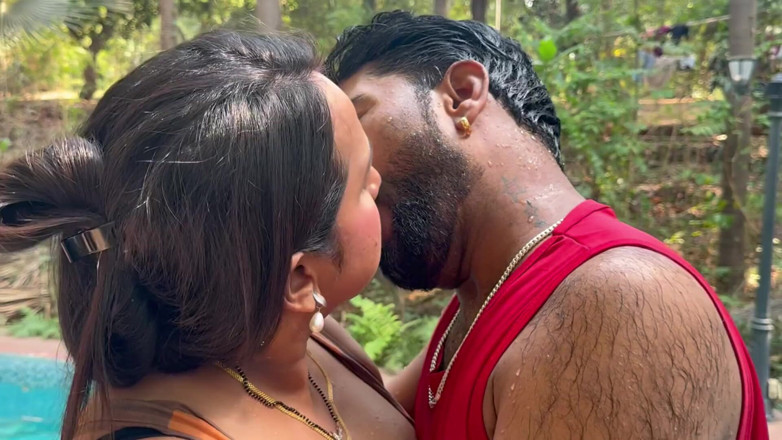 Kamasutra61: Indisch heet koppel volledige neukvideo in zwembadseks virale mms-clip