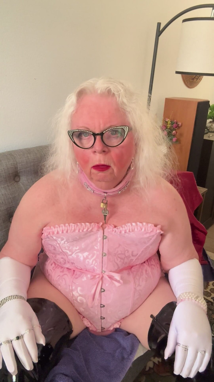 Constance: Kesucian merah jambu