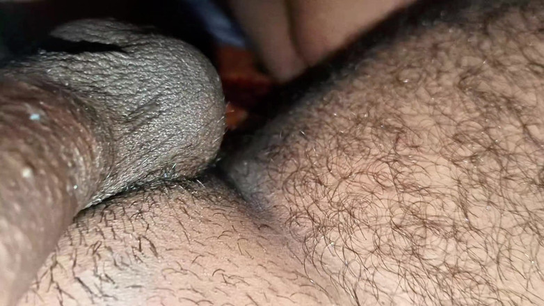 Bithi69gril: La mia ragazza succhia il mio grosso cazzo e poi...