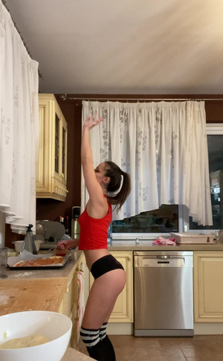 Amirah Adara: Ecco il video di fare la pizza che volevi vedere