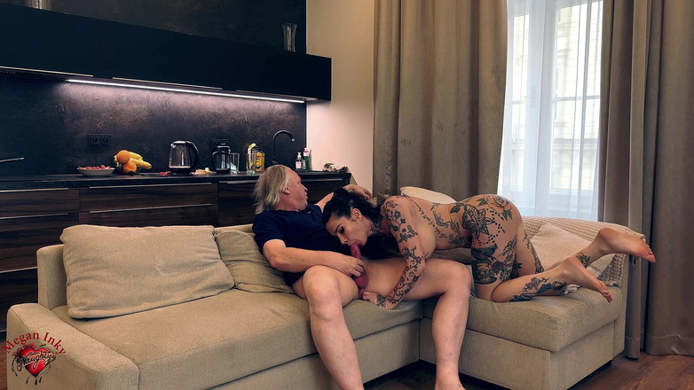 Megan Inky: Megan Inky fickt einen alten mann in seinem haus auf...