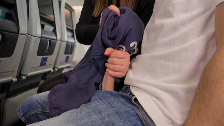 Marshmallow Sweet: Uçakta halka açık yarak teşhiri - yabancının boşalmasını sağladım. uçuş sırasında...